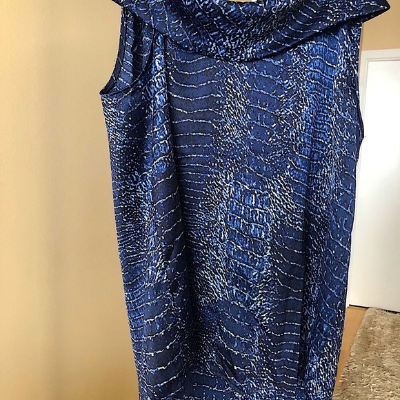 💙🤍Brand New Soft Halston Snake Patterns Blouse💙 - Picture 4 of 6